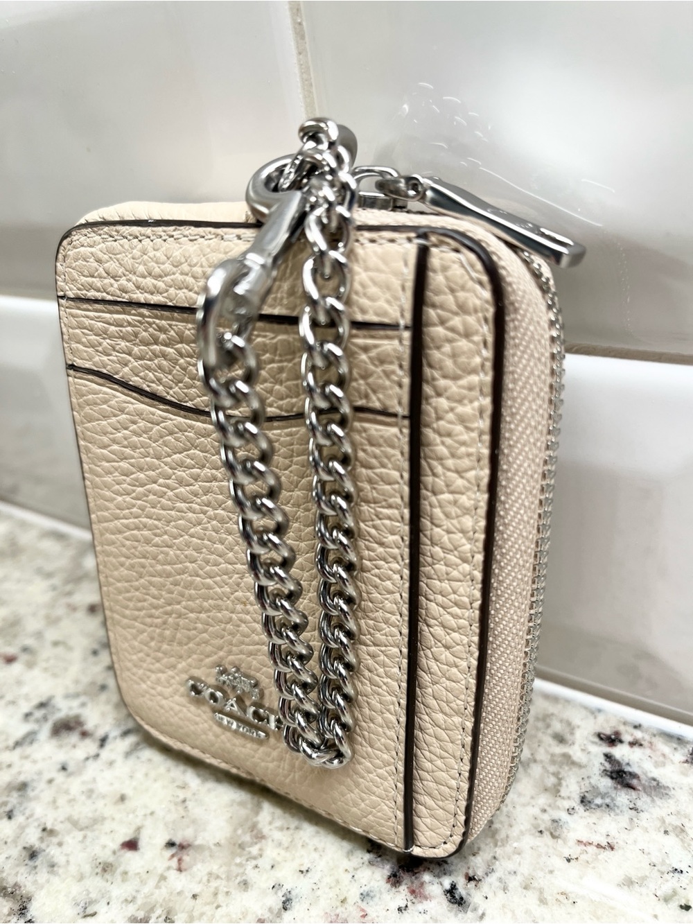 Coach Pebbled Ivory Leather Zippered Card Holder with Strap EUC - Picture 3 of 10